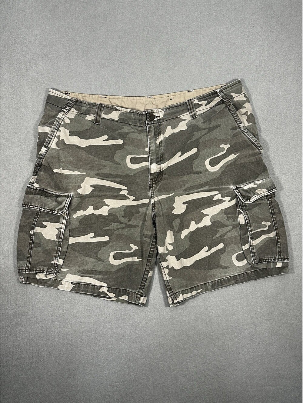 Faded Glory Mens Green Camouflage Multi Pockets Cargo Shorts SZ 42